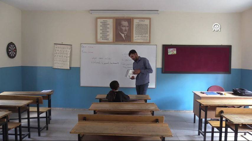 Bu okulda 3 yıldır tek bir öğrenci var. 9 yaşındaki Hasret artık sınıf arkadaşı istiyor - Resim: 15